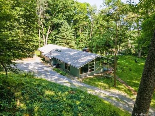 66 Ridgeview Rd, Poughkeepsie, NY 12603-4238
