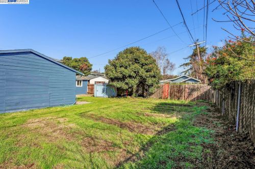 221 Cambridge Ave, San Leandro CA  94577-1825 exterior