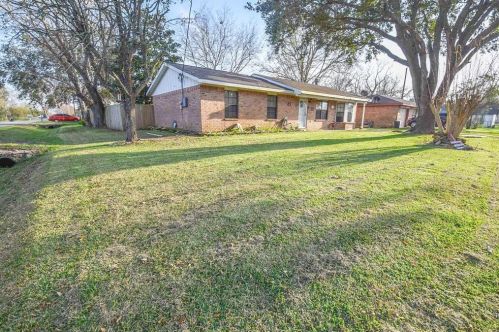 5303 6th St, Danbury, TX 77534-8755