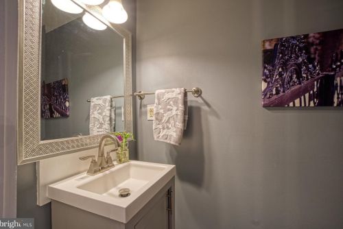 102 Cornwall St, Leesburg VA 20176-2804 exterior