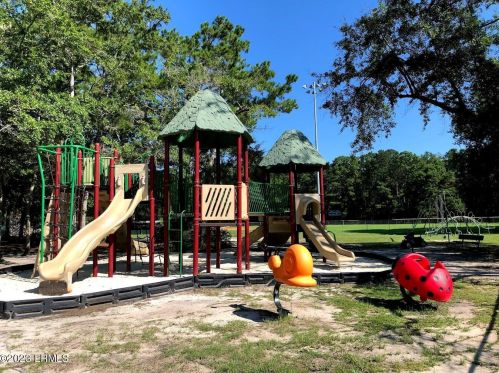 20 Calico Ct, Beaufort SC  29906-8900 exterior