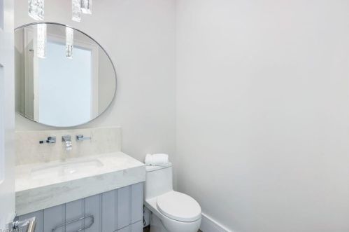 569 Neapolitan Way, Naples FL 34103-8568 exterior