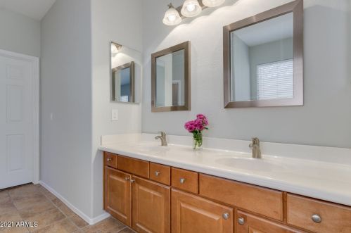 1426 Clark Dr, Gilbert AZ 85297-5273 exterior