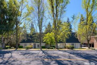 6215 Riverside Blvd, Sacramento, CA 95831-1257