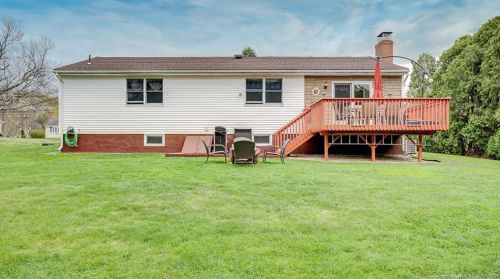 985 Maple St, Hartford CT  06109-4145 exterior