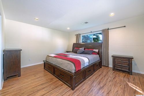 17536 Saticoy St, Van Nuys CA 91406-2333 exterior