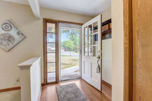 10921 Crestline Rd, Thiensville, WI 53092-4801