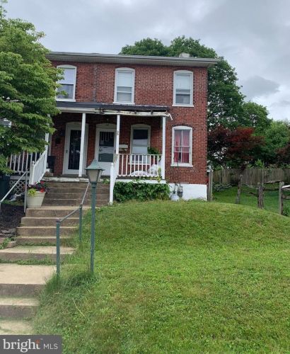 418 3rd Ave, Parkesburg, PA 19365-1406