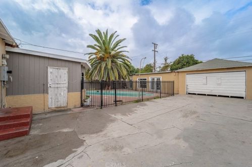 12015 Muriel Dr, Lynwood CA  90262-5255 exterior