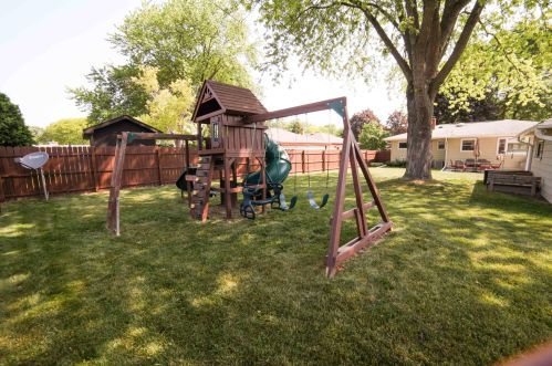 2823 103, Milwaukee WI 53214-2555 exterior