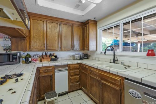 6040 Moraga Ave, Riverside CA 92509-6251 exterior