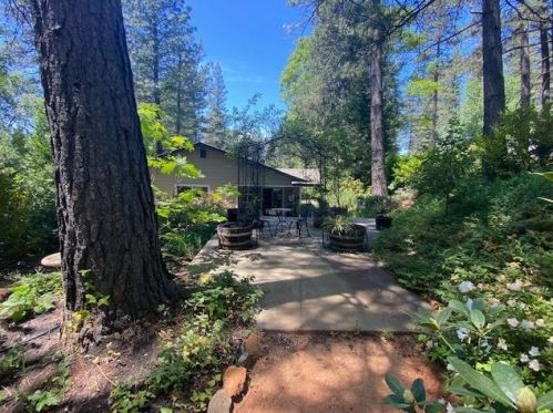 672 Partridge Rd, Grass Valley, CA 95945-7463