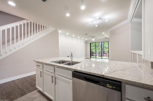 7927 Bristol Cir, Naples FL  34120 exterior