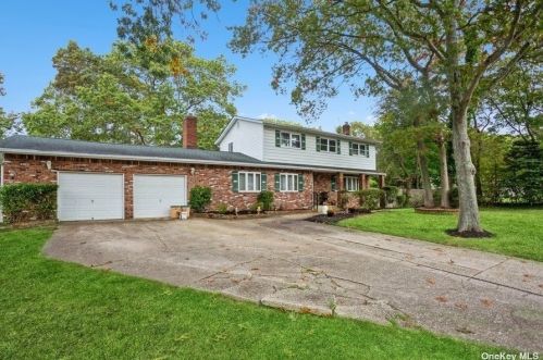11 Val Ct, Holbrook, NY 11741-5507