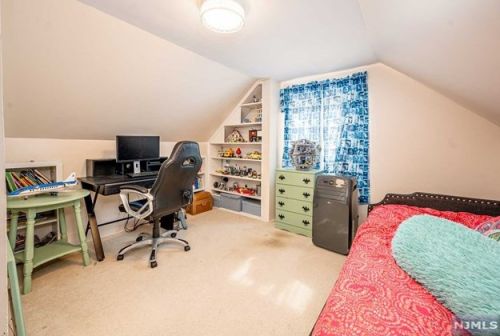 397 Pleasant Ave, N Milford NJ  07646-1222 exterior