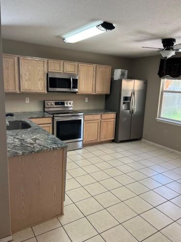 5121 Cliff Oaks Dr, Fort Worth TX  76179-2395 exterior