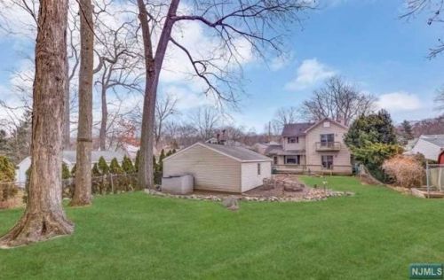 55 Demarest Ave, Oakland NJ  07436-2603 exterior