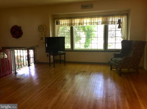 609 Hamilton Dr, Riverton, NJ 08077-4250