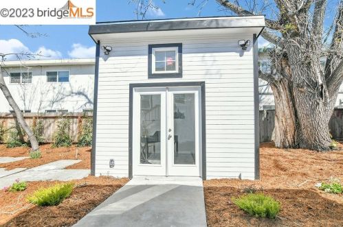 950 39 St, Oakland CA 94608-3899 exterior