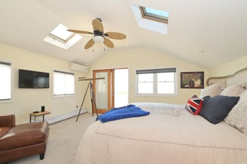 429 Cross Bay Blvd, Far Rockaway NY  11693-1056 exterior