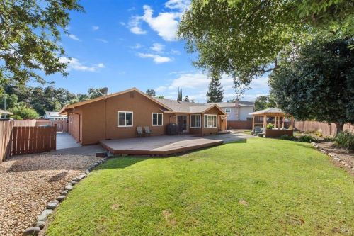 221 Alamo Dr, Vacaville CA  95688-2423 exterior