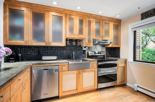 208 Ivy Hill Ln, Rye Brook NY  10573-1607 exterior