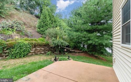36 Ashburg Dr, Navy Sup Dpt PA  17050-8209 exterior