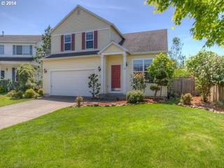 336 Quail Run Cir, Woodburn, OR 97071-7652