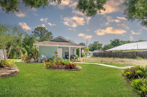 1416 26th Ave, Vero Beach, FL 32960-3270