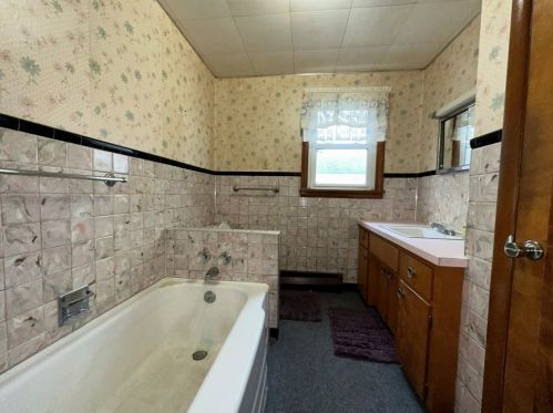 3998 Mitchell Rd, New Castle PA  16105-4412 exterior