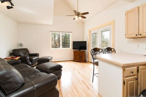 27 Holly Dr, Norwich, CT 06351-8305