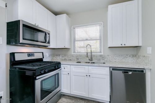 640 1st Pl, Mesa, AZ 85201-6403