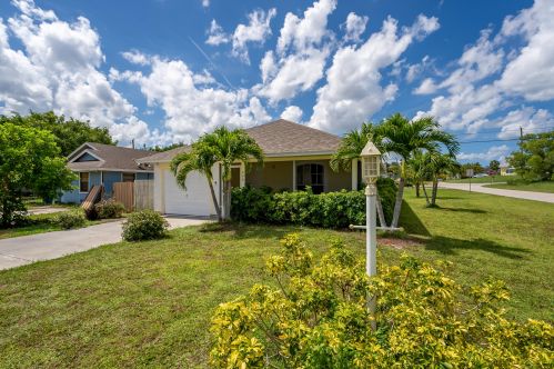 406 13th Pl, Vero Beach, FL 32962-6431