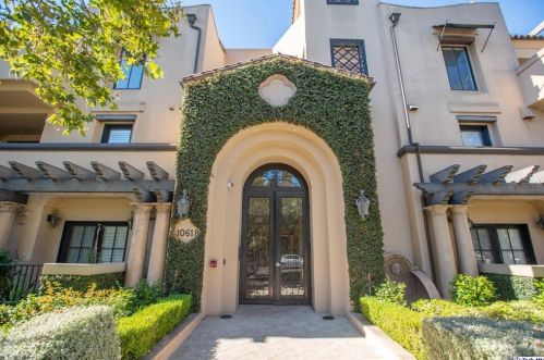 10618 Woodbridge St, North Hollywood CA  91602-4502 exterior