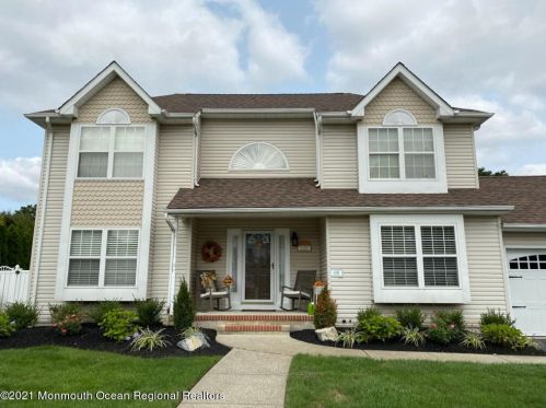 122 Daybreak Ct, Bricktown, NJ 08724-3869