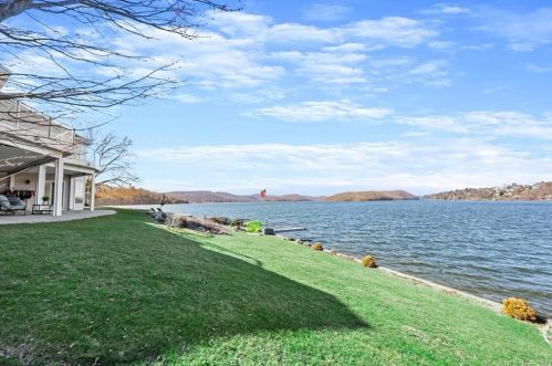 108 Lake Shore Dr, Brookfield Center, CT 06804-1448