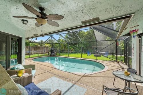 21044 Shady Vis Ln, Boca Raton FL  33428-1156 exterior