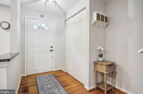 8518 Blue Rock Ln, Lorton VA  22079-3062 exterior