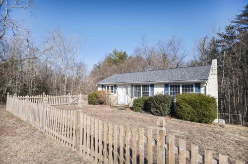 603 Main St, Sandown, NH 03873-2107