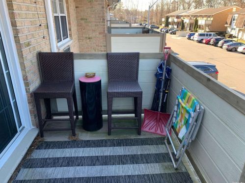 14 Glen Hollow Dr, Holtsville NY  11742-2404 exterior