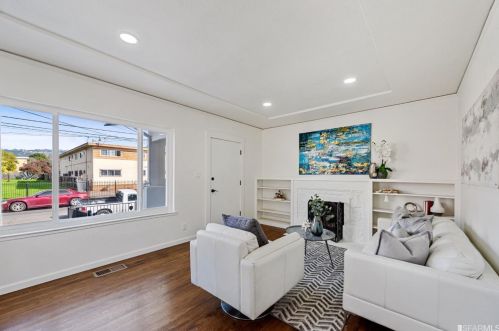 5955 Hayes St, Oakland, CA 94621-4129