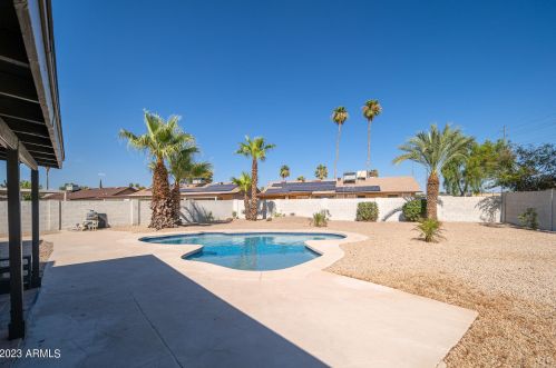 5621 Zoe Ella Way, Glendale AZ 85306-2823 exterior