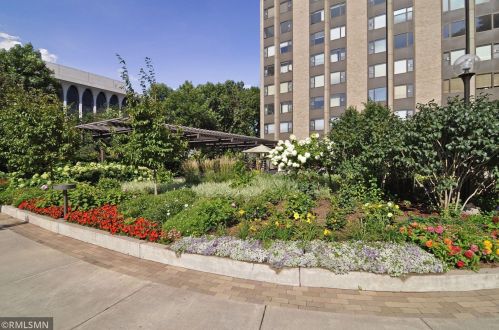 17 1st St, Minneapolis MN  55401-1838 exterior