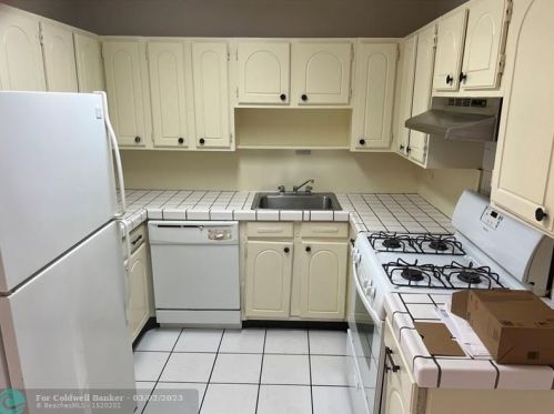 6921 25th St, Hollywood FL  33023-3736 exterior