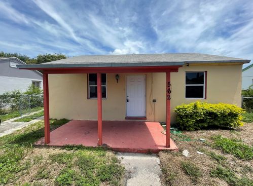 562 4th St, West Palm Beach FL  33403-3328 exterior