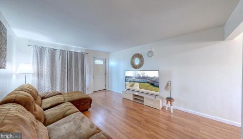 301 Sheridan Dr, New Castle DE  19720-2144 exterior