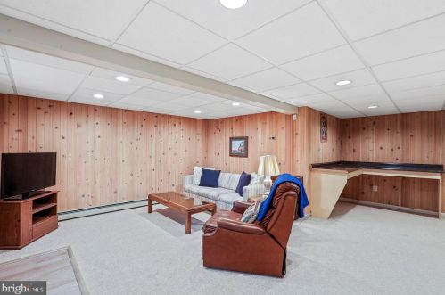 568 Countess Dr, Yardley PA 19067-4616 exterior