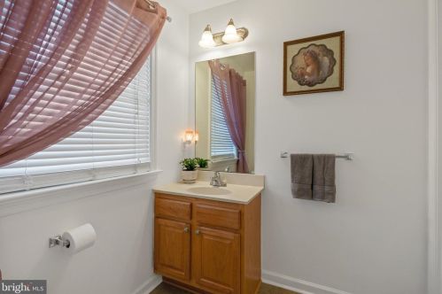 342 Yorkshire Dr, Lancaster PA  17603-8846 exterior