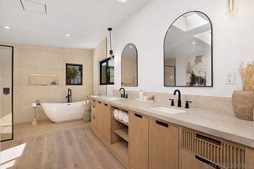 1855 Reed Ave, San Diego CA  92109-5446 exterior