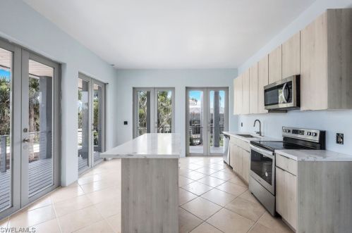 4150 Dingman Dr, Sanibel FL 33957-5107 exterior